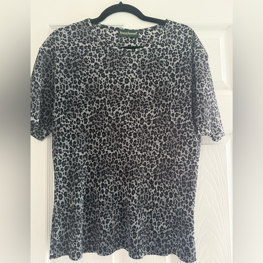 Harve Bernard pleated women’s blouse leopard print top size large L